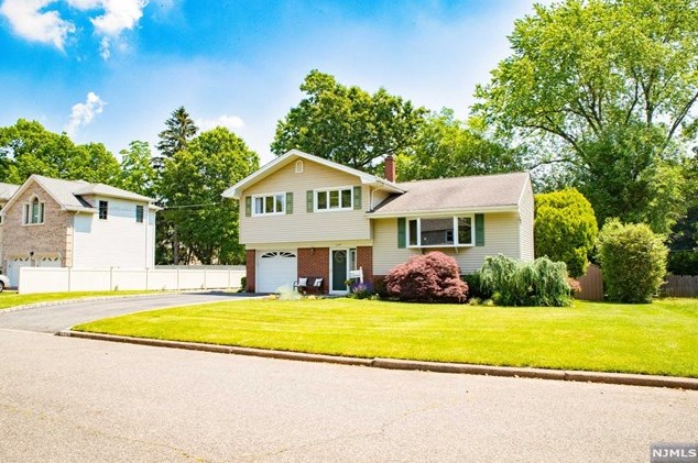 146 13th St, Cresskill, NJ 07626