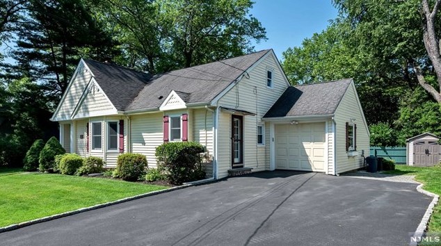 440 Ardmore Rd, Ho Ho Kus, NJ 07423