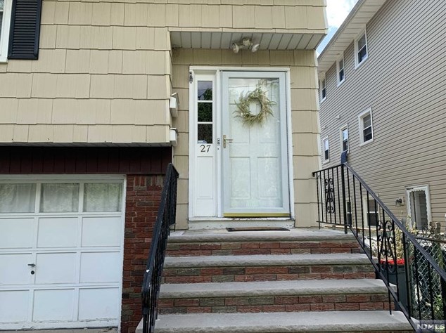 27 Vreeland St, Lodi, NJ 07644-1433