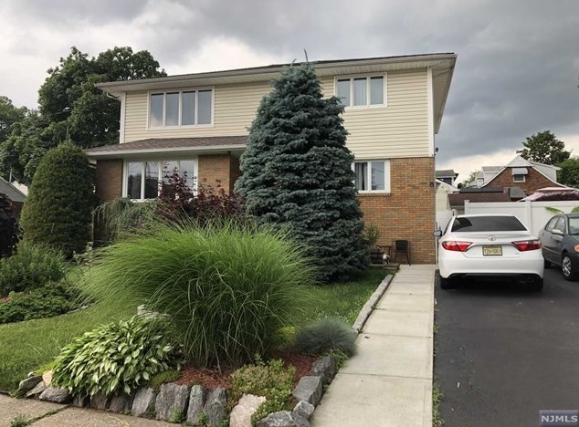 19 Walnut St #2, Outwater, NJ 07026