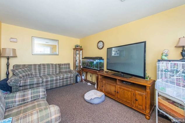 290 Sussex Rd, Wood-Ridge, NJ 07075