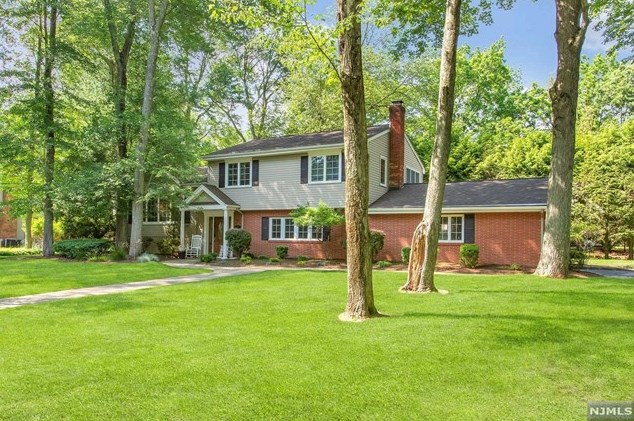 830 Blauvelt St, Westwood, NJ 07675-6605
