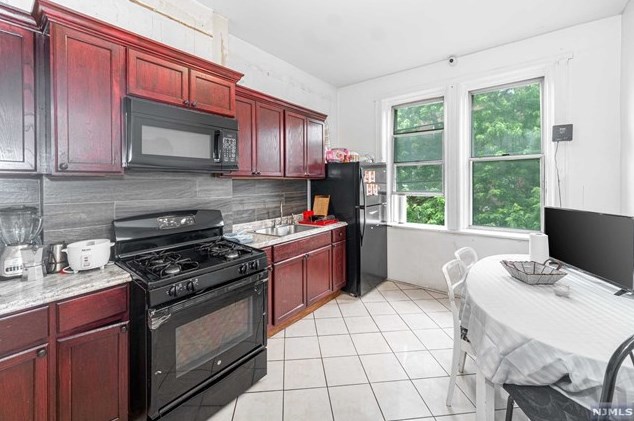422 52nd St, West New York, NJ 07093-1908