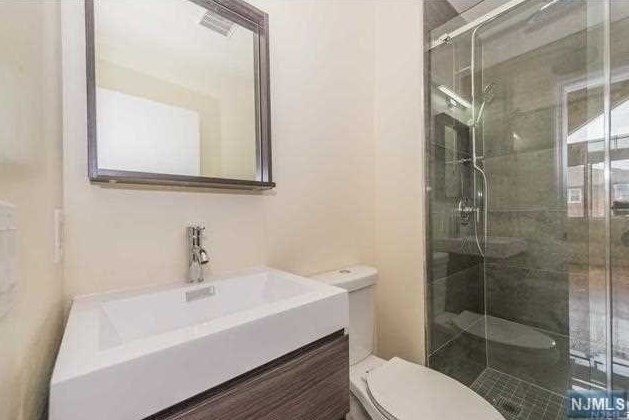 111 Washington Ave, West Fort Lee NJ  07024-3502 exterior