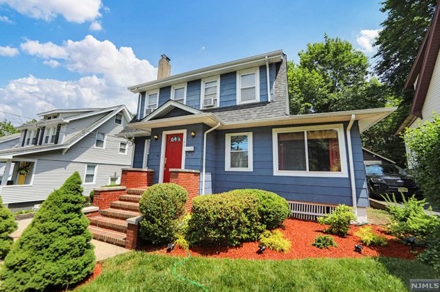 193 Selvage Ave, Teaneck, NJ 07666