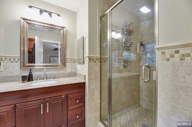 51 Fairhaven Dr, Hillsdale NJ  07642-1127 exterior