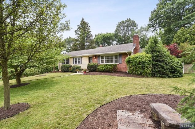 51 Fairhaven Dr, Hillsdale, NJ 07642-1127