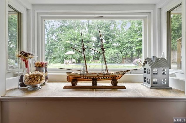 51 Fairhaven Dr, Hillsdale NJ  07642-1127 exterior