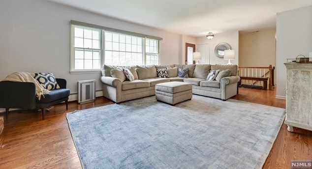 51 Fairhaven Dr, Hillsdale NJ  07642-1127 exterior