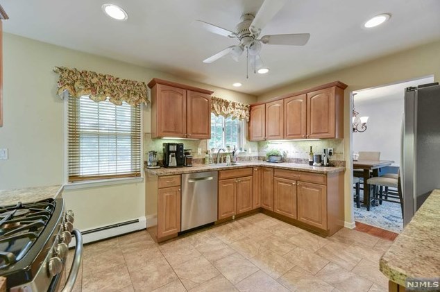 51 Fairhaven Dr, Hillsdale NJ  07642-1127 exterior