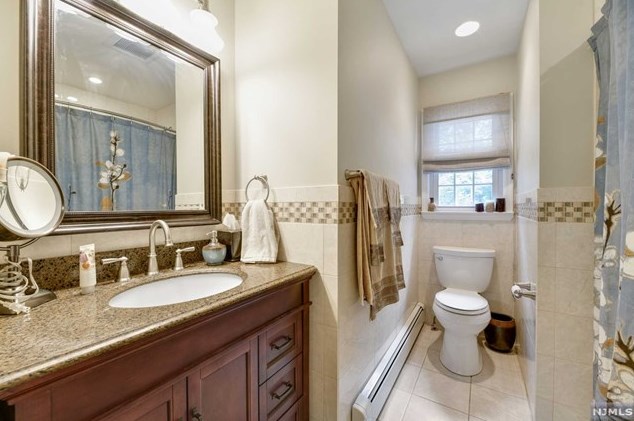 51 Fairhaven Dr, Hillsdale NJ  07642-1127 exterior