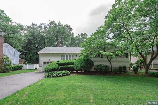 75 Stonefield Rd, Ridgewood, NJ 07452