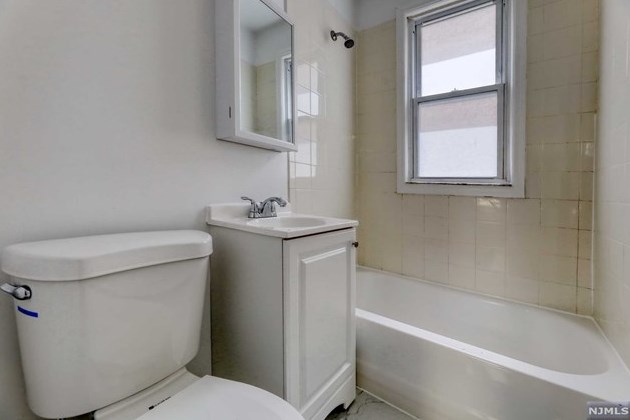 41 High St, Clifton NJ 07014-1235 exterior