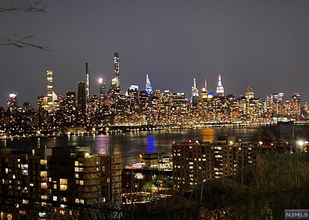 8350 Boulevard E #4e, North Bergen, NJ 07047