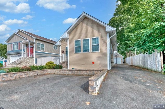 17 Mozart Ave, Little Falls, NJ 07424