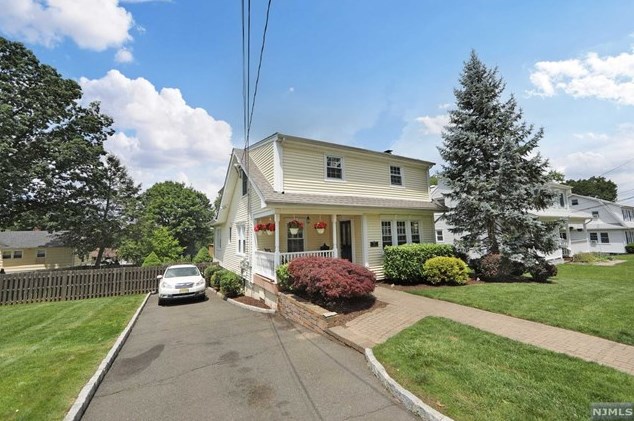 97 Elizabeth St, Oradell, NJ 07649