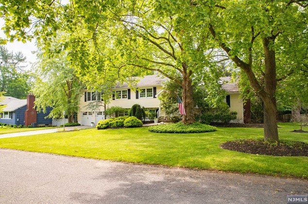 30 Pine Pl, Harrington Park, NJ 07640