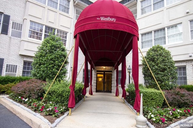 131 Clinton Pl, Hackensack NJ  07601-4660 exterior