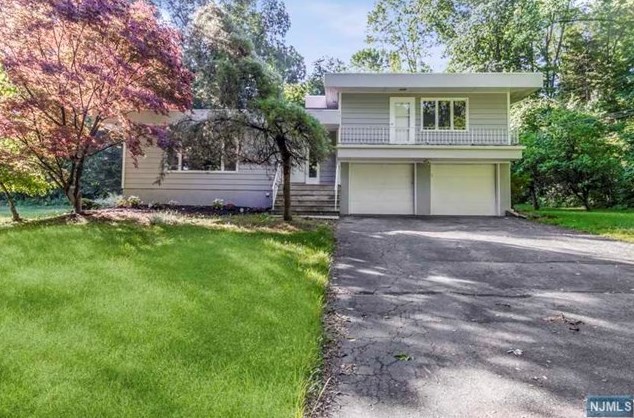 25 Cherry Tree Ln, Chester, NJ 07930