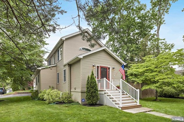 116 Clinton Ave, Hillsdale, NJ 07642