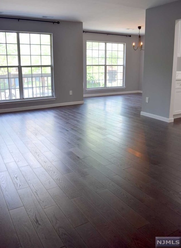 259 Village Cir Dr, West Fort Lee, NJ 07024