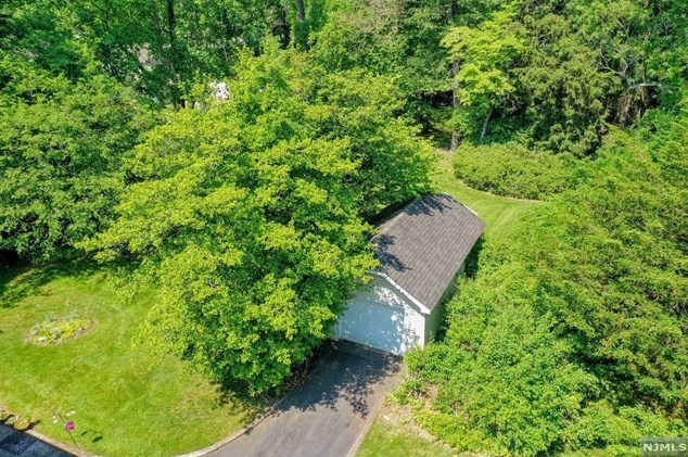 85 Pascack Rd, Hillsdale NJ  07642-1300 exterior