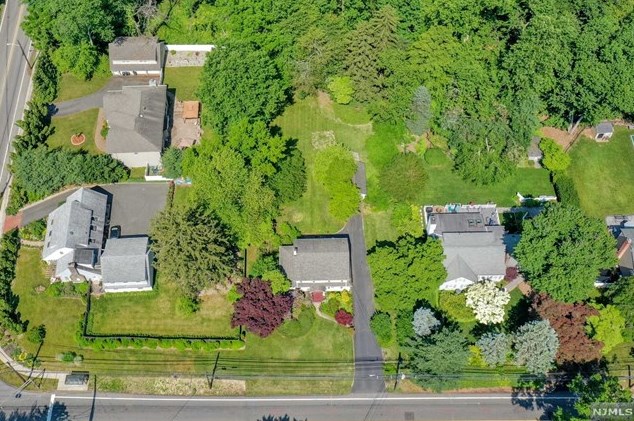 85 Pascack Rd, Hillsdale NJ  07642-1300 exterior