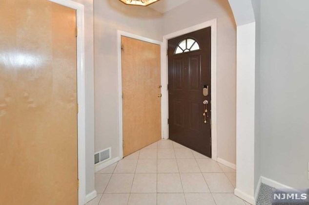 141 Grand Ave, Hackensack, NJ 07601-4704