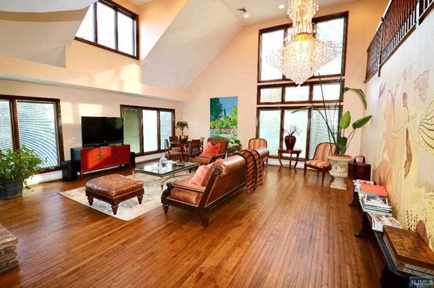 818 Shadow Ridge Rd, Franklin Lakes, NJ 07417