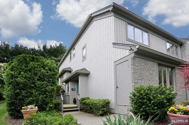 295 Vista View Dr, Mahwah, NJ 07430