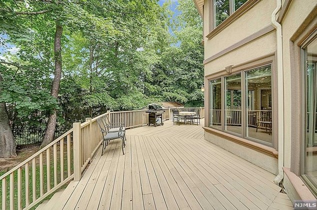 21 Cathy Ct, Norwood, NJ 07648