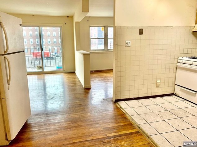 22 President St # 3, East Newark, NJ