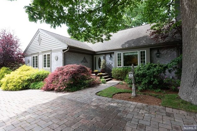 4 Farview Rd, Tenafly, NJ 07670-2322