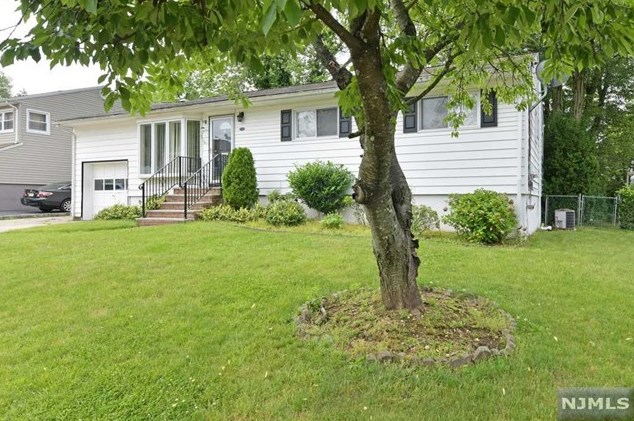 15 Sycamore Rd, Dumont, NJ 07628