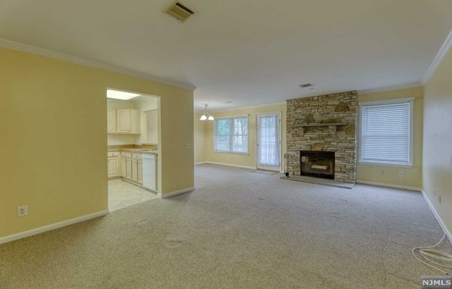 11 Evergreen Dr, Clifton NJ 07014-1363 exterior