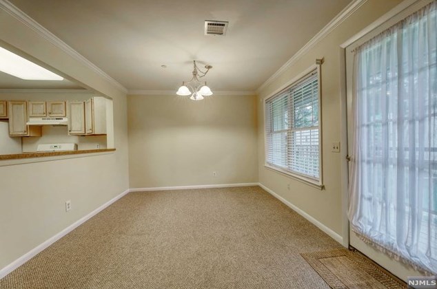 11 Evergreen Dr, Clifton NJ 07014-1363 exterior