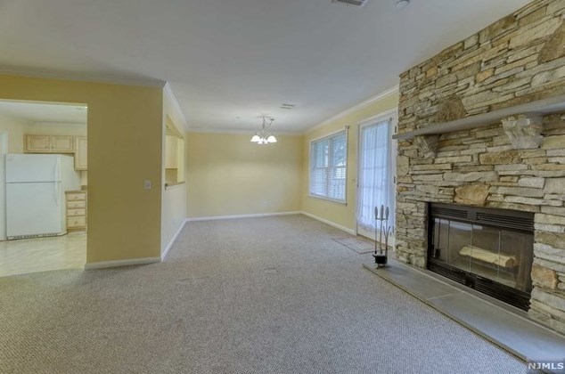 11 Evergreen Dr, Clifton NJ 07014-1363 exterior