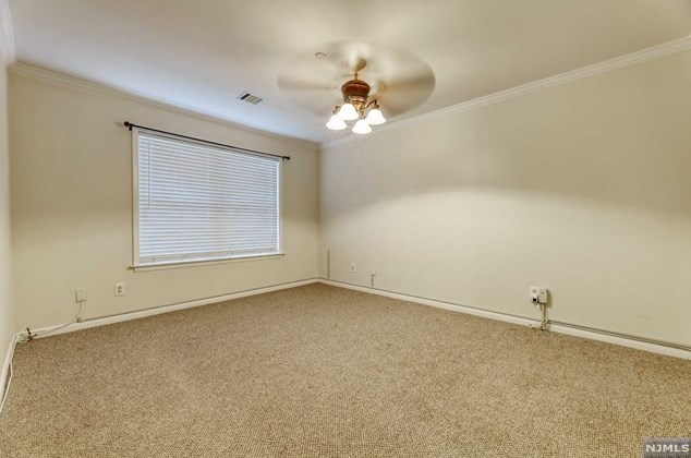 11 Evergreen Dr, Clifton NJ 07014-1363 exterior