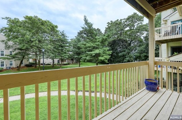 11 Evergreen Dr, Clifton NJ 07014-1363 exterior