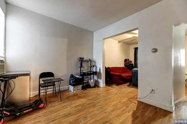 204 Sussex St, Hackensack, NJ 07601-3318
