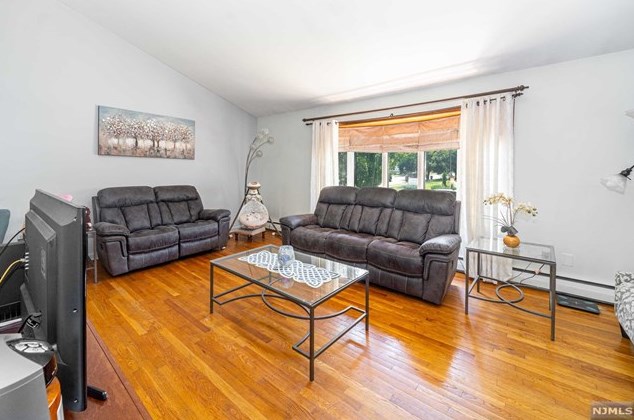 259 Palsa Ave, Elmwood Park, NJ 07407