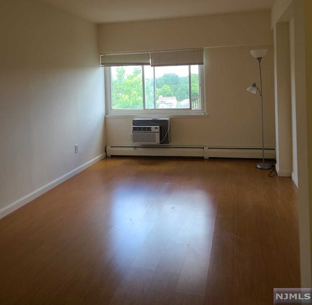 333 Grand Ave #4j, Palisades Park, NJ