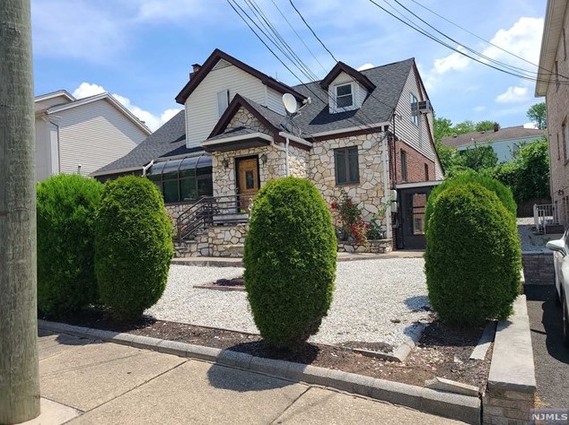 456 6th St, Palisades Park, NJ 07650