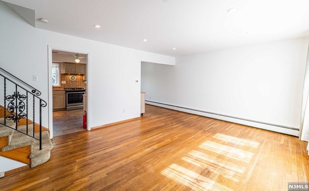 534 7th St, Carlstadt, NJ 07072