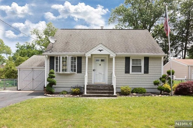 1045 Carnation Dr, N Milford, NJ 07646