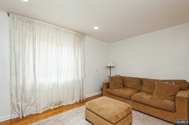 39 N Browning Ave, Tenafly, NJ 07670