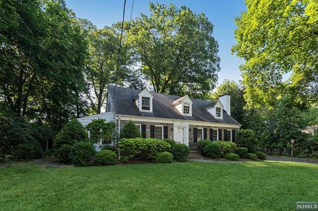 350 Voorhis Ave, Wyckoff, NJ 07481-2443