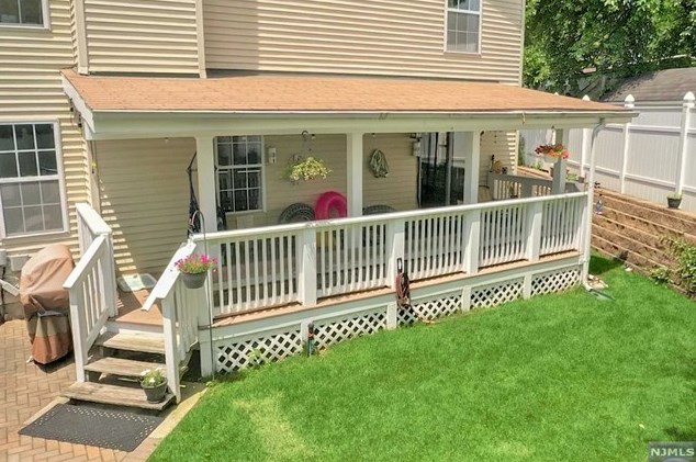1 James Ct, Englewood, NJ 07631