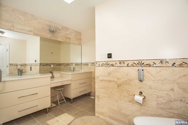 324 Pond Ct, Westwood, NJ 07676-5119