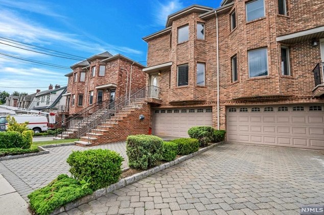 74 Knox Ave, Cliffside Park, NJ 07010